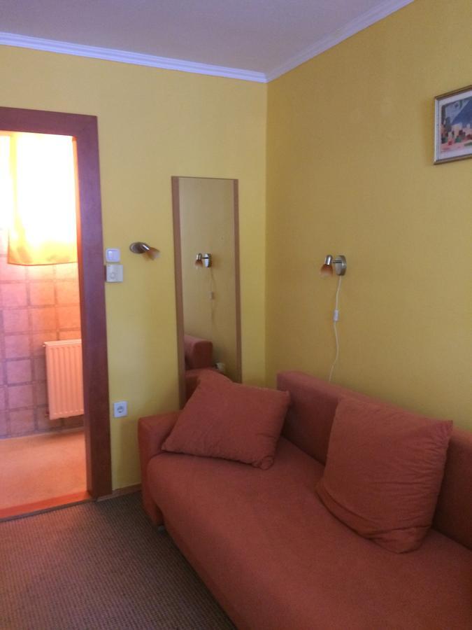 ホテル Fasor Vendeghaz Balatonszárszó エクステリア 写真